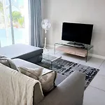 Elegant & Modern Home Near Cape Winelands