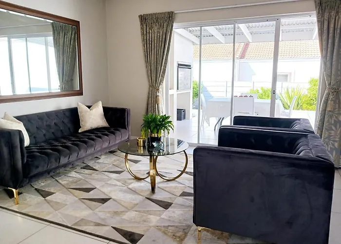 Elegant & Modern Home Near Cape Winelands