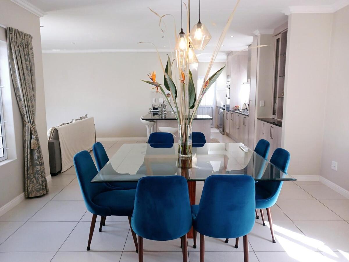 Elegant & Modern Near Cape Winelands