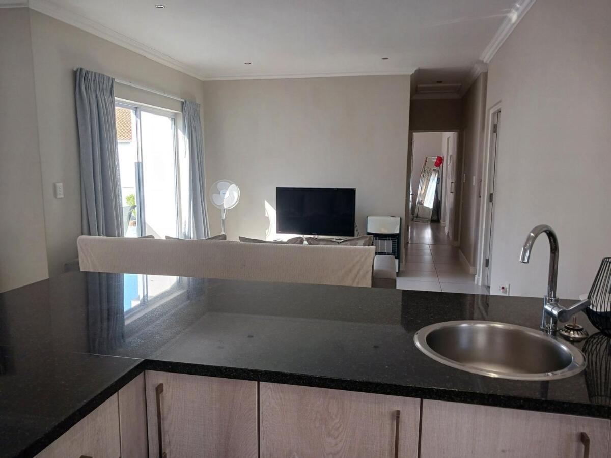Elegant & Modern Near Cape Winelands